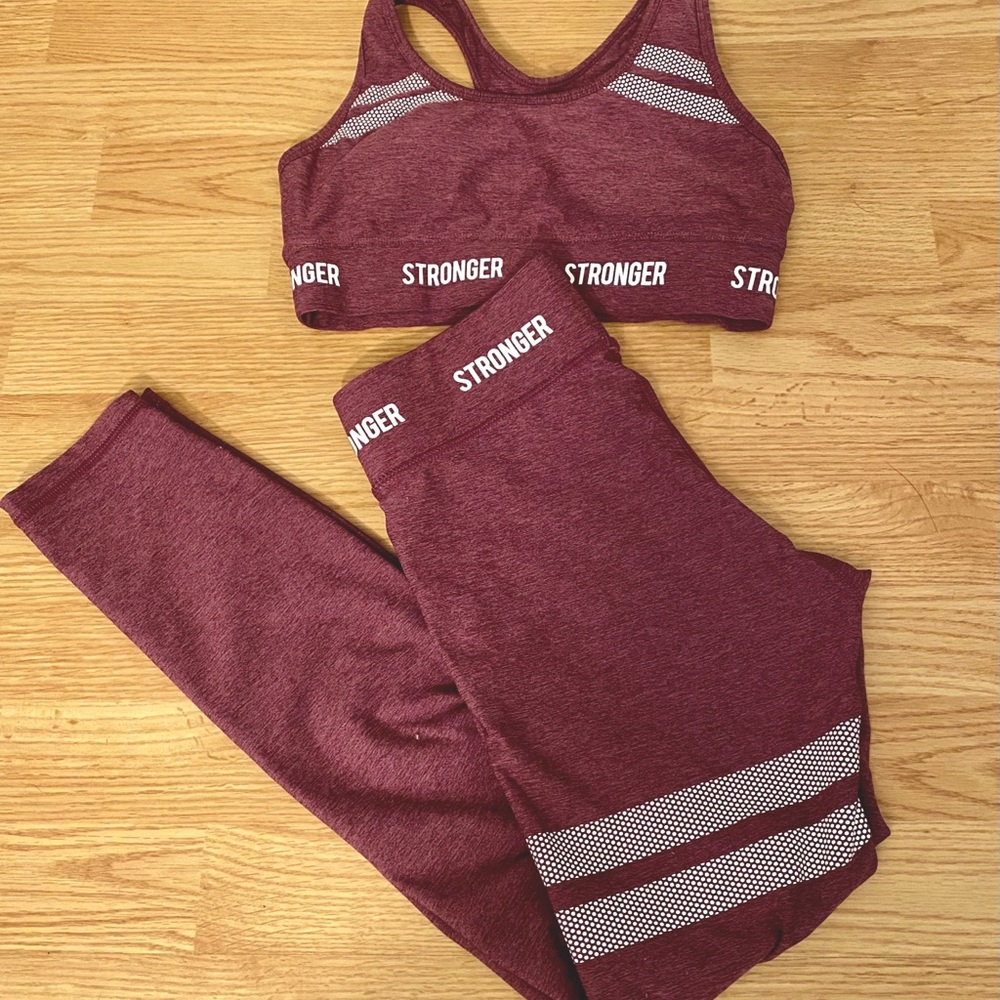STRONGER - Leggings and Sports Bra